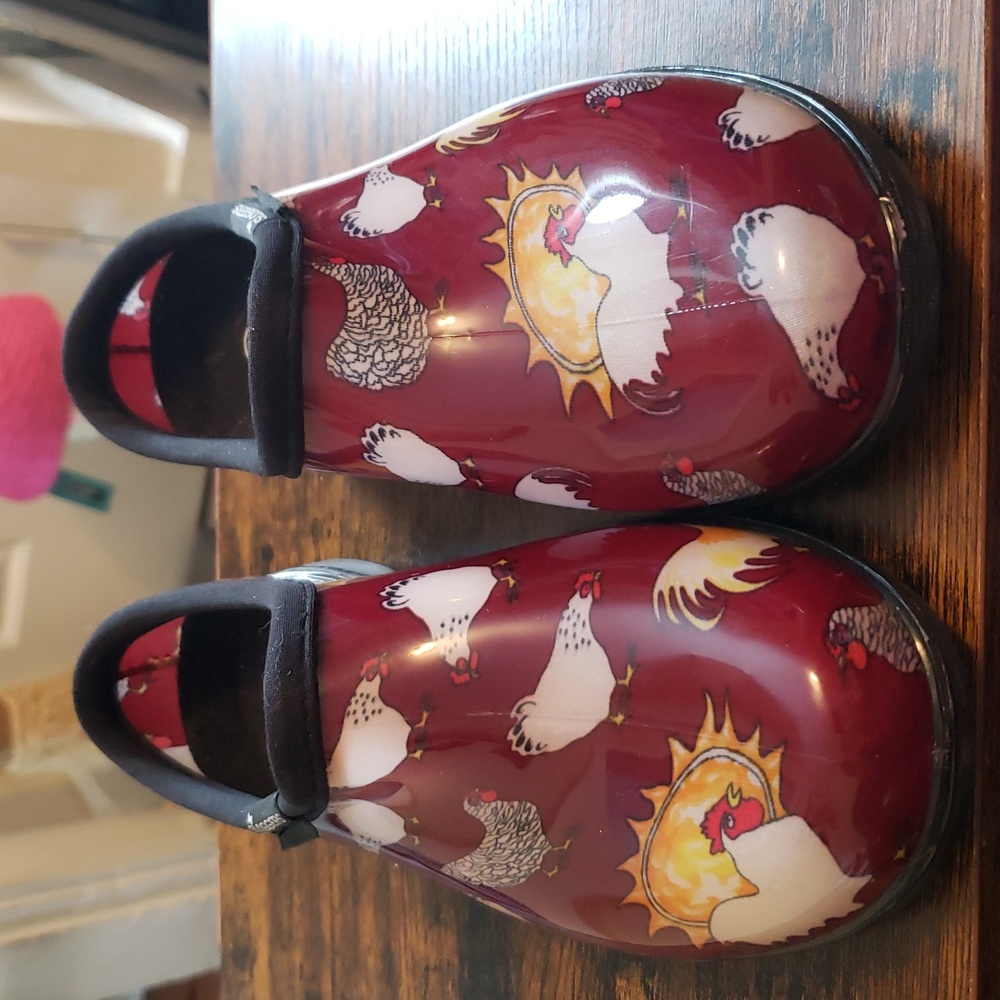 Sloggers Waterproof Rain and Garden Red Barn Chicken Print Clogs - Picture 6 of 12